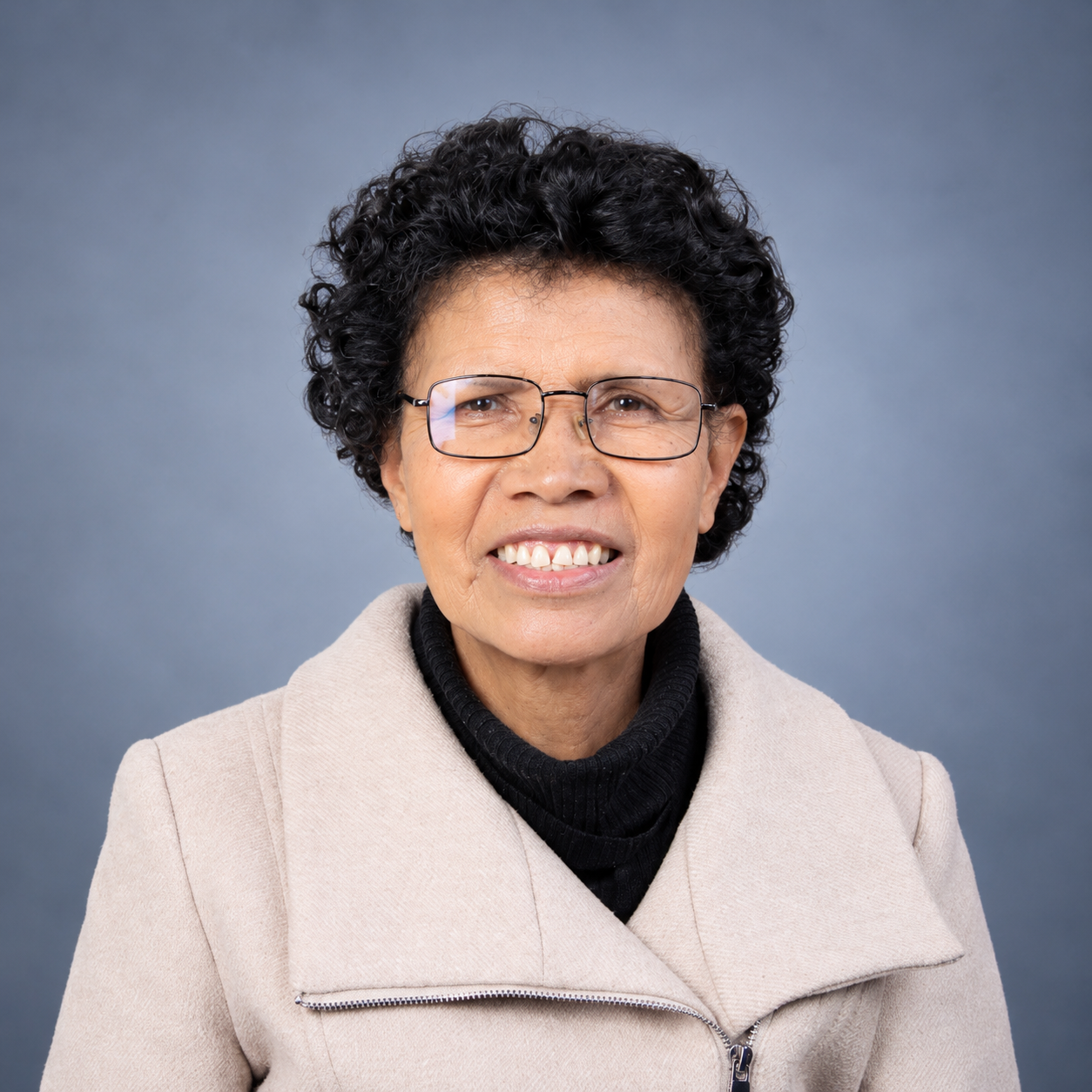 Warm Studio Portrait of a Smiling Woman RAVAONIRINA Eléonore